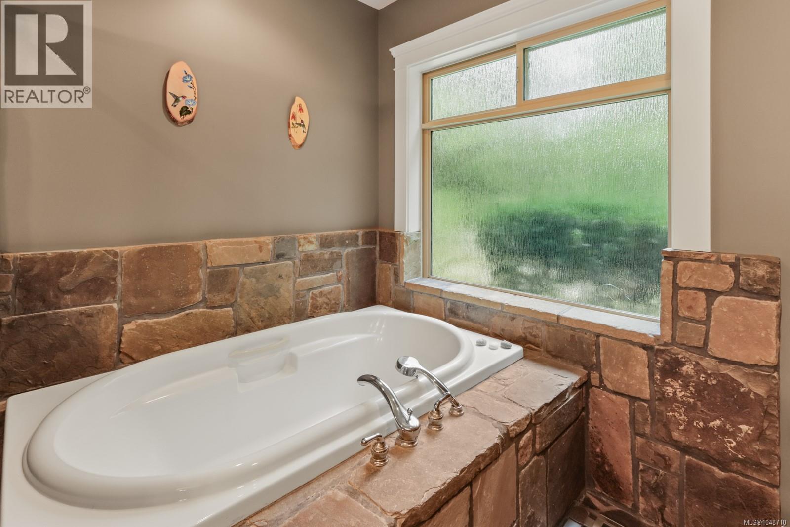 1090 Coldwater Rd, Parksville