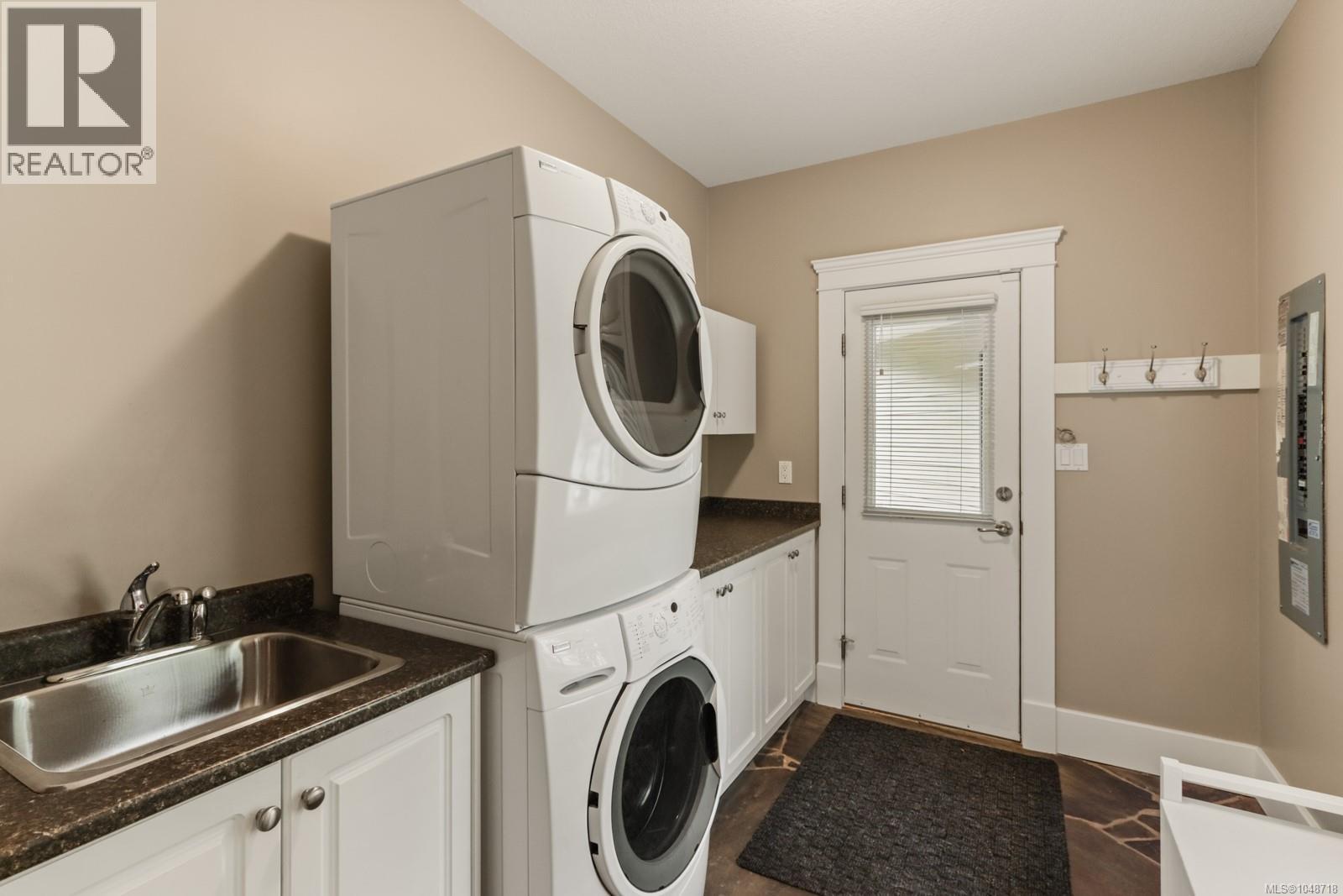 1090 Coldwater Rd, Parksville