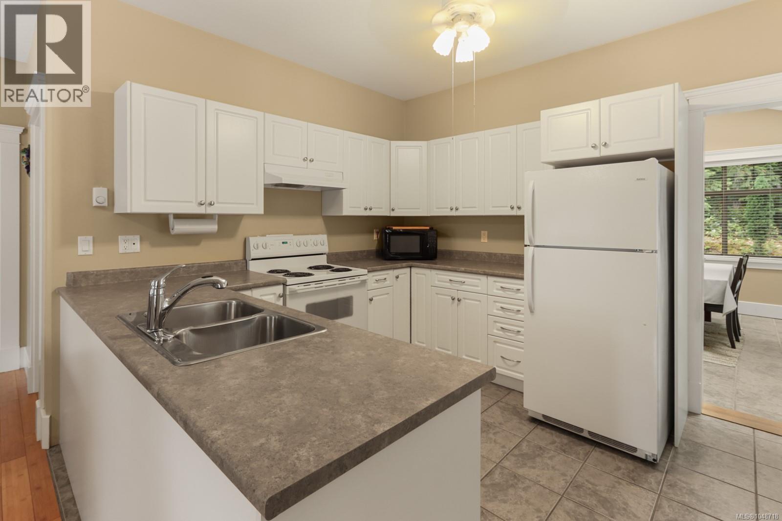 1090 Coldwater Rd, Parksville