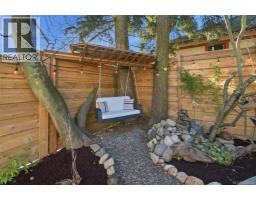 Primary Bedroom - 525 Sumas St, Victoria, BC V8T4S4 Photo 16