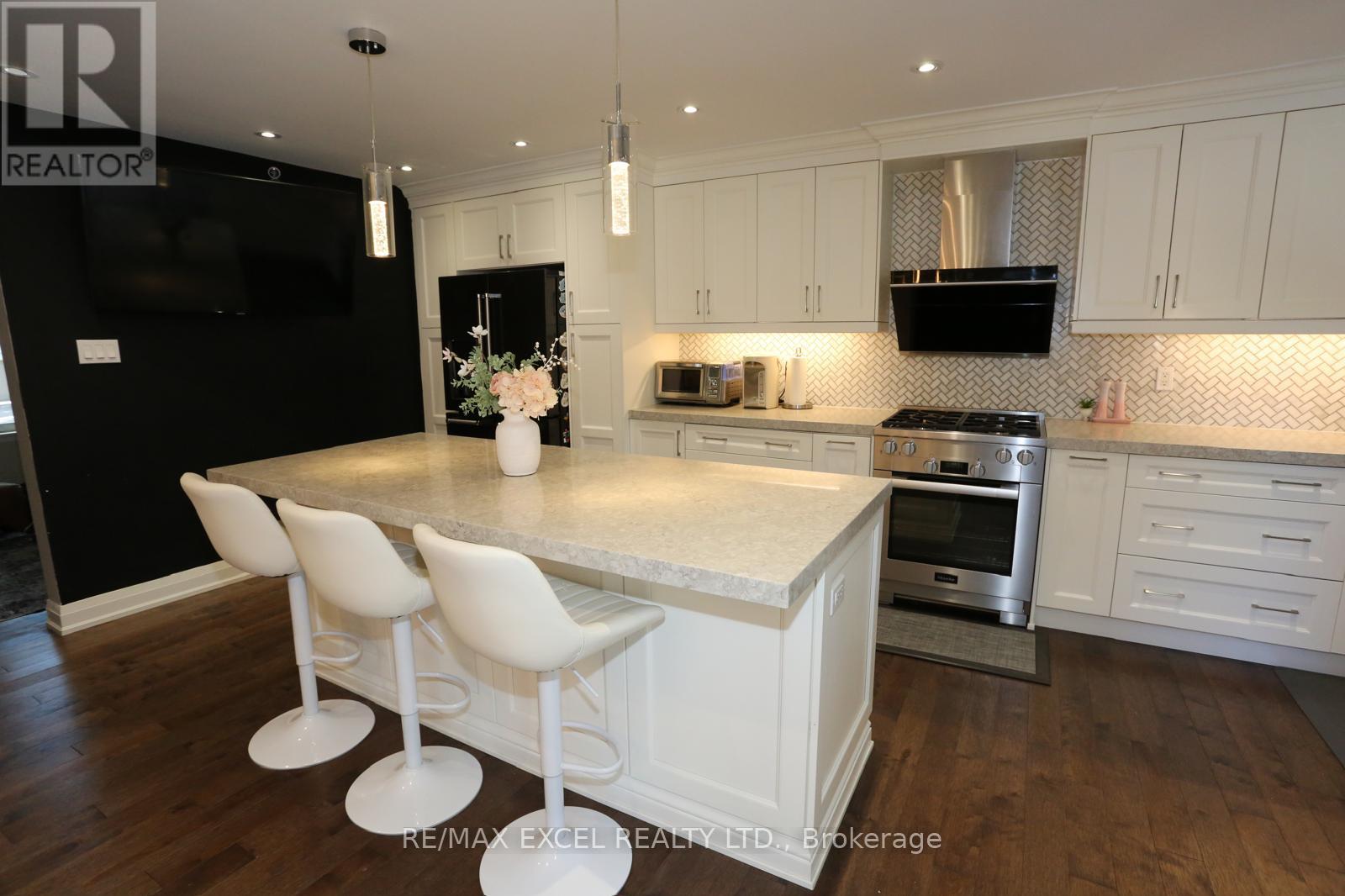 16 ALDENHAM CRESCENT - 7