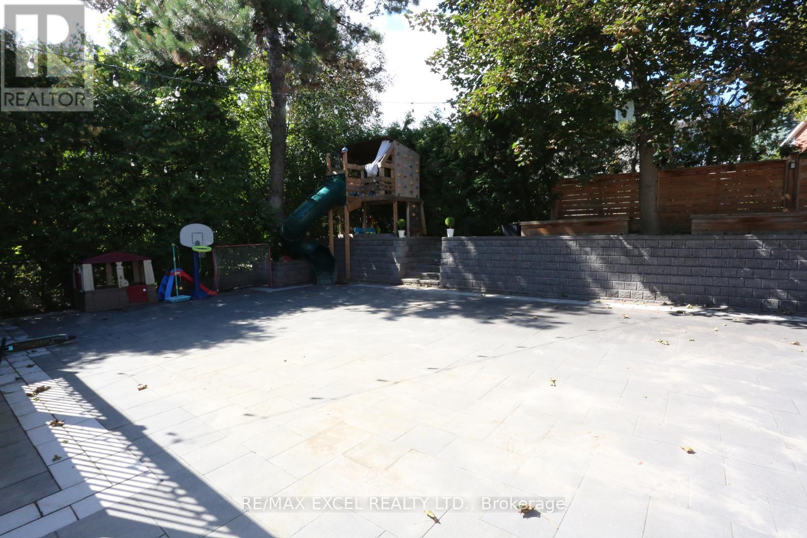 16 ALDENHAM CRESCENT - 36