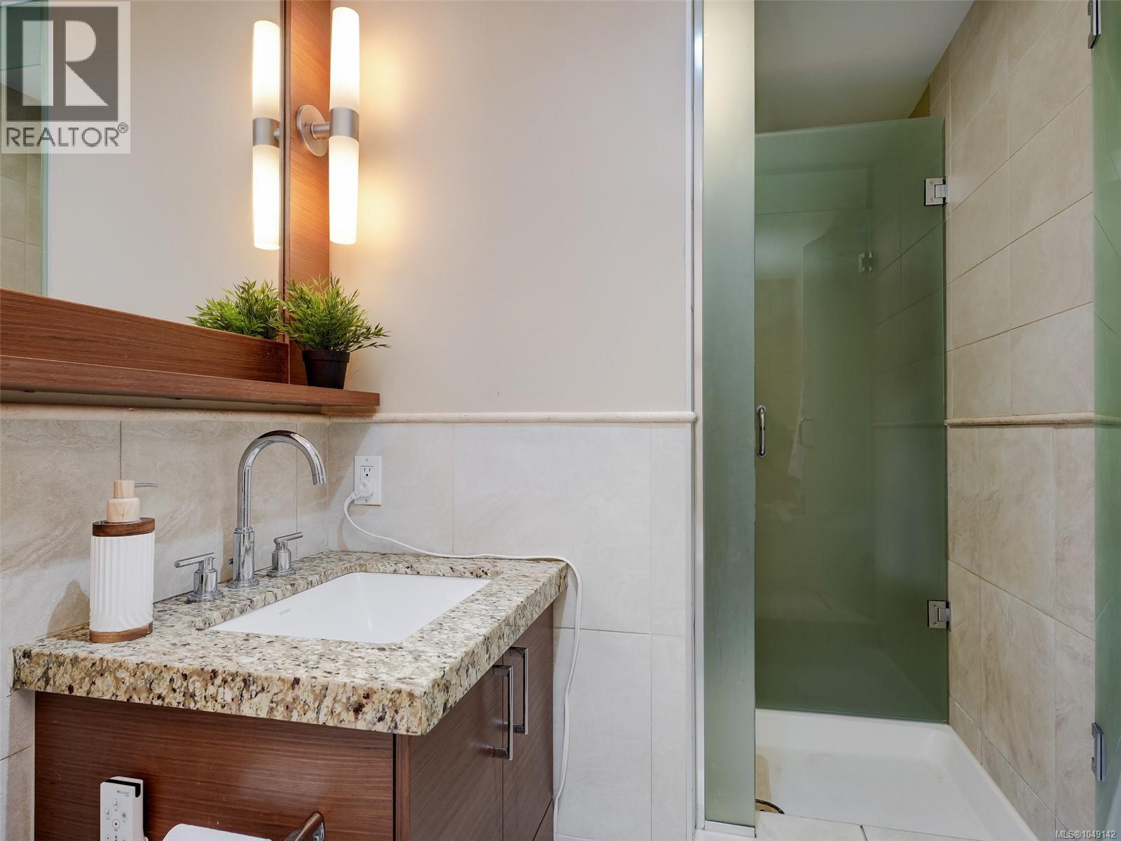221 1400 Lynburne Place, Langford