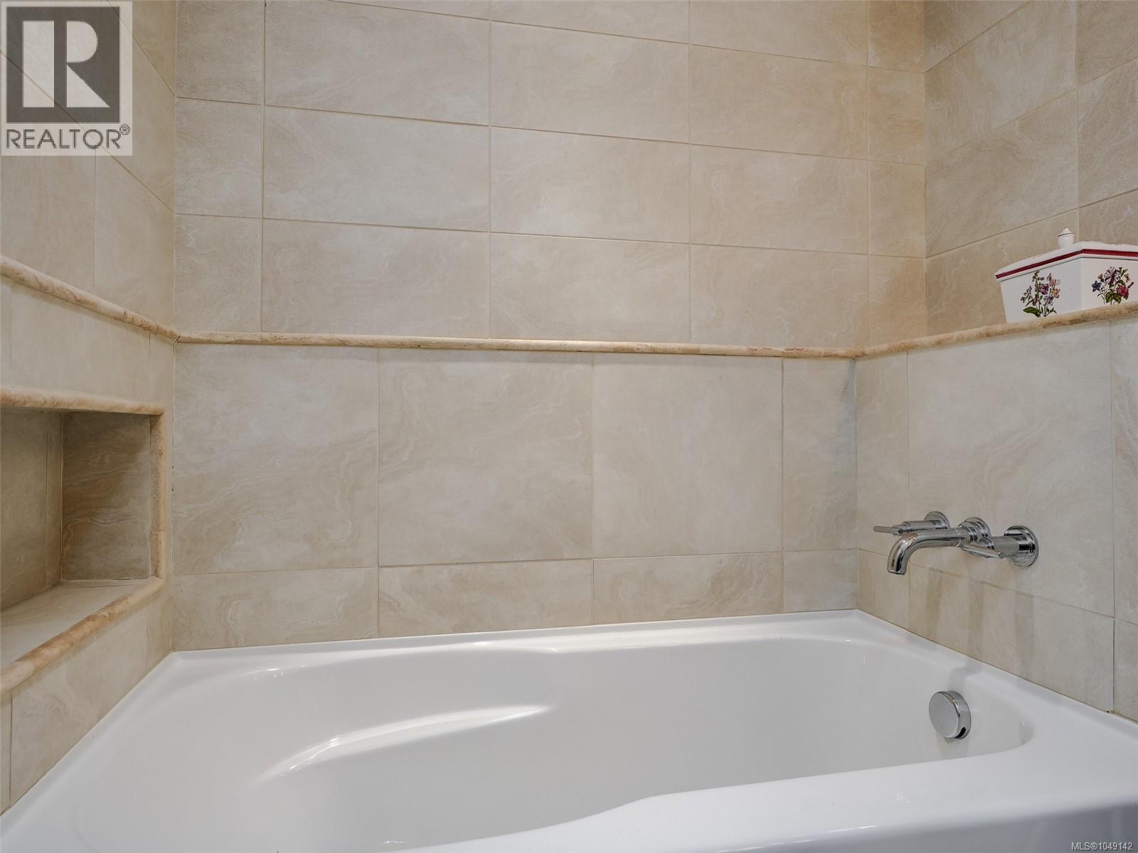 221 1400 Lynburne Place, Langford