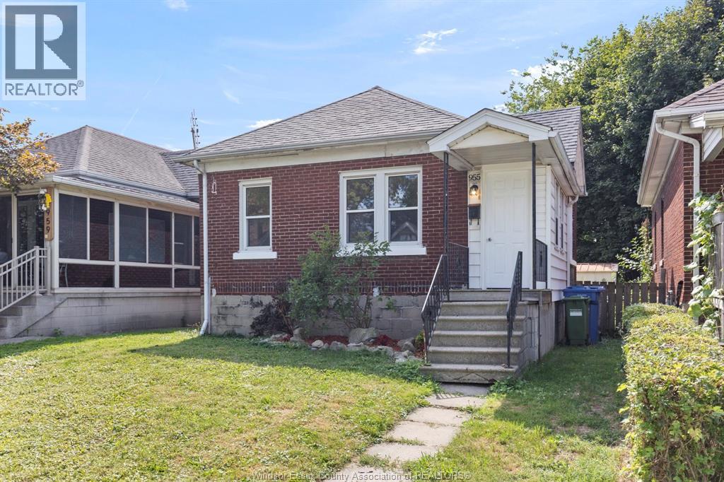955 MCEWAN, Windsor — photo 2
