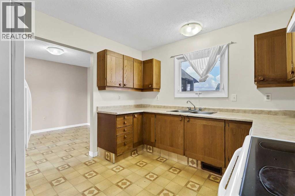 252 Ross Glen Drive SE - 15