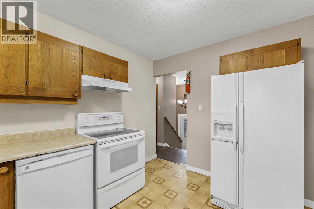 252 Ross Glen Drive SE - 16