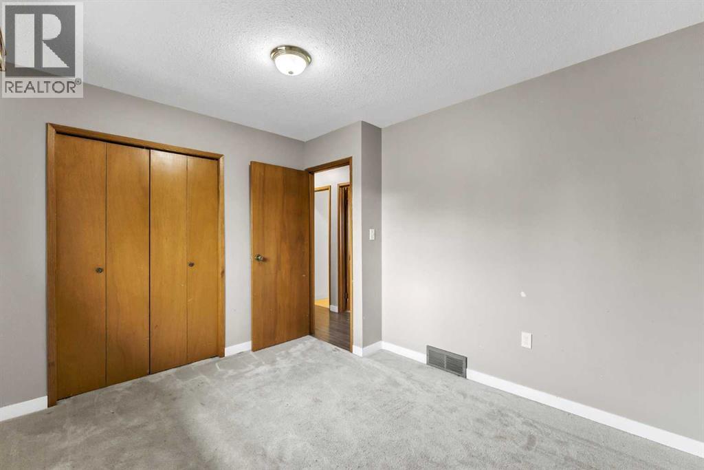 252 Ross Glen Drive SE - 21