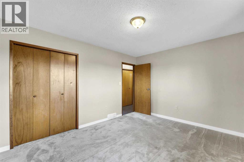 252 Ross Glen Drive SE - 23