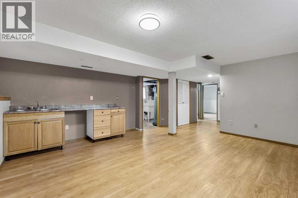 252 Ross Glen Drive SE - 28