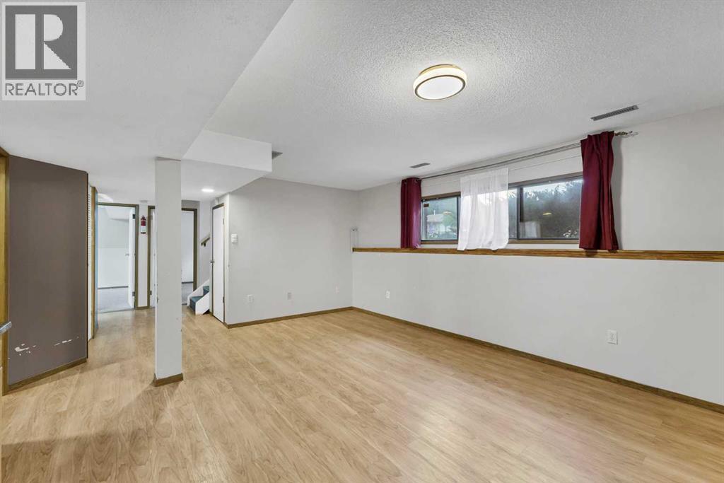 252 Ross Glen Drive SE - 29