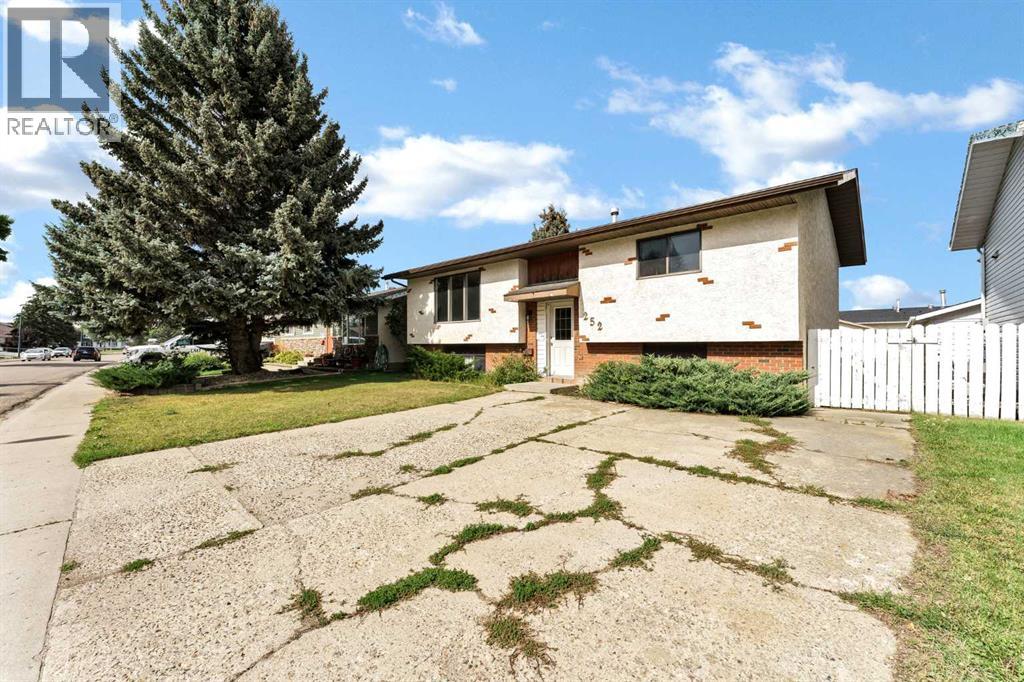 252 Ross Glen Drive SE - 3