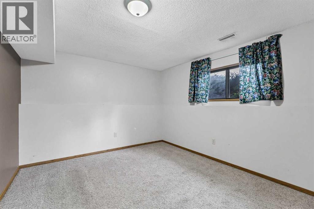 252 Ross Glen Drive SE - Image 31