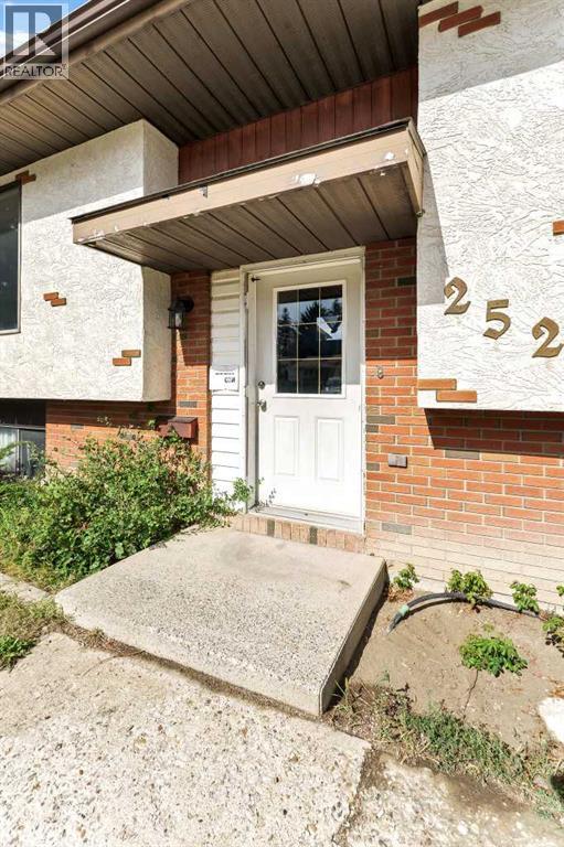 252 Ross Glen Drive SE - 4