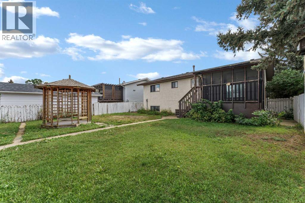 252 Ross Glen Drive SE - 46