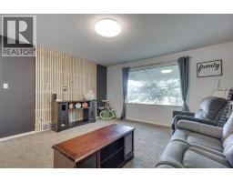 3pc Bathroom - 517 Royal Drive, Trochu, AB T0M2C0 Photo 9