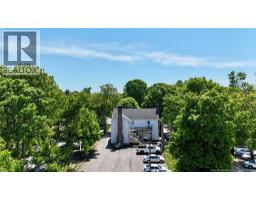 404 Main Street, photo 3