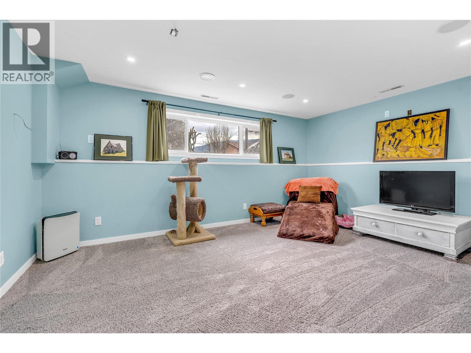 738 KETTLE Avenue, Oliver