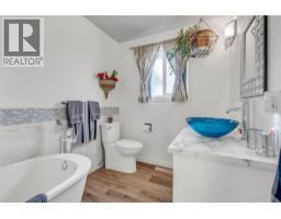 738 Kettle Avenue, Oliver, BC V0H1T0 Photo 17