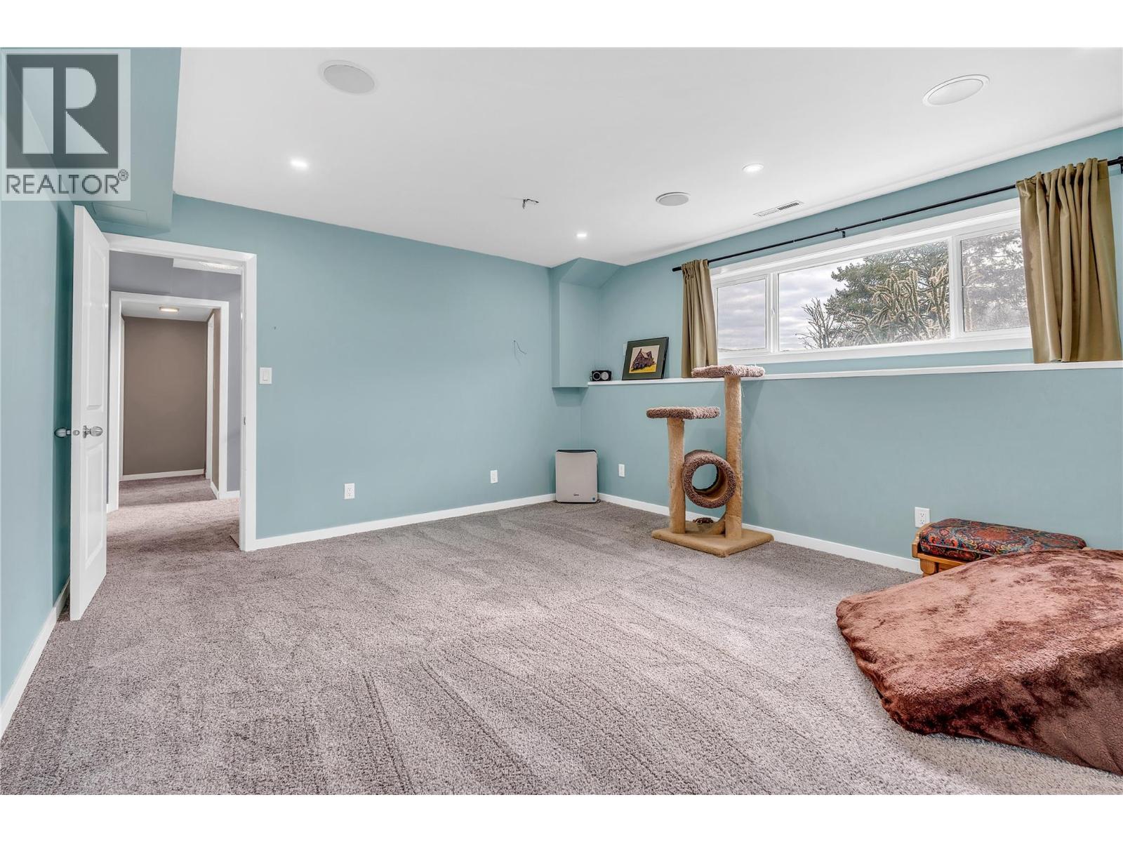 738 KETTLE Avenue, Oliver