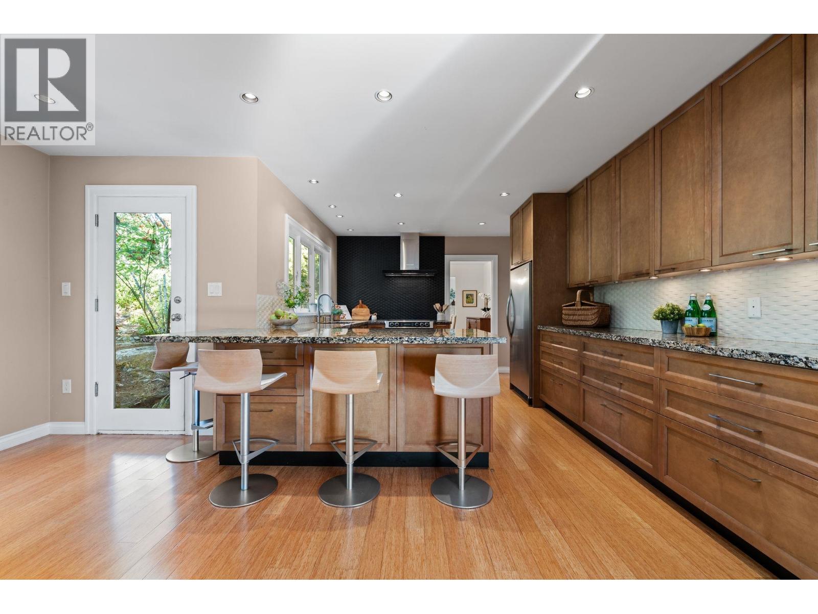 3845 SOUTHRIDGE AVENUE, West Vancouver