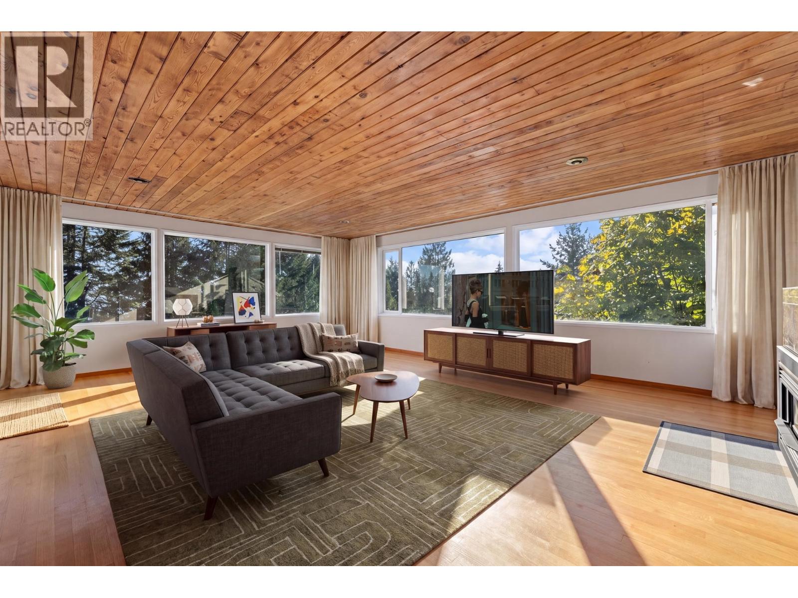 3845 SOUTHRIDGE AVENUE, West Vancouver