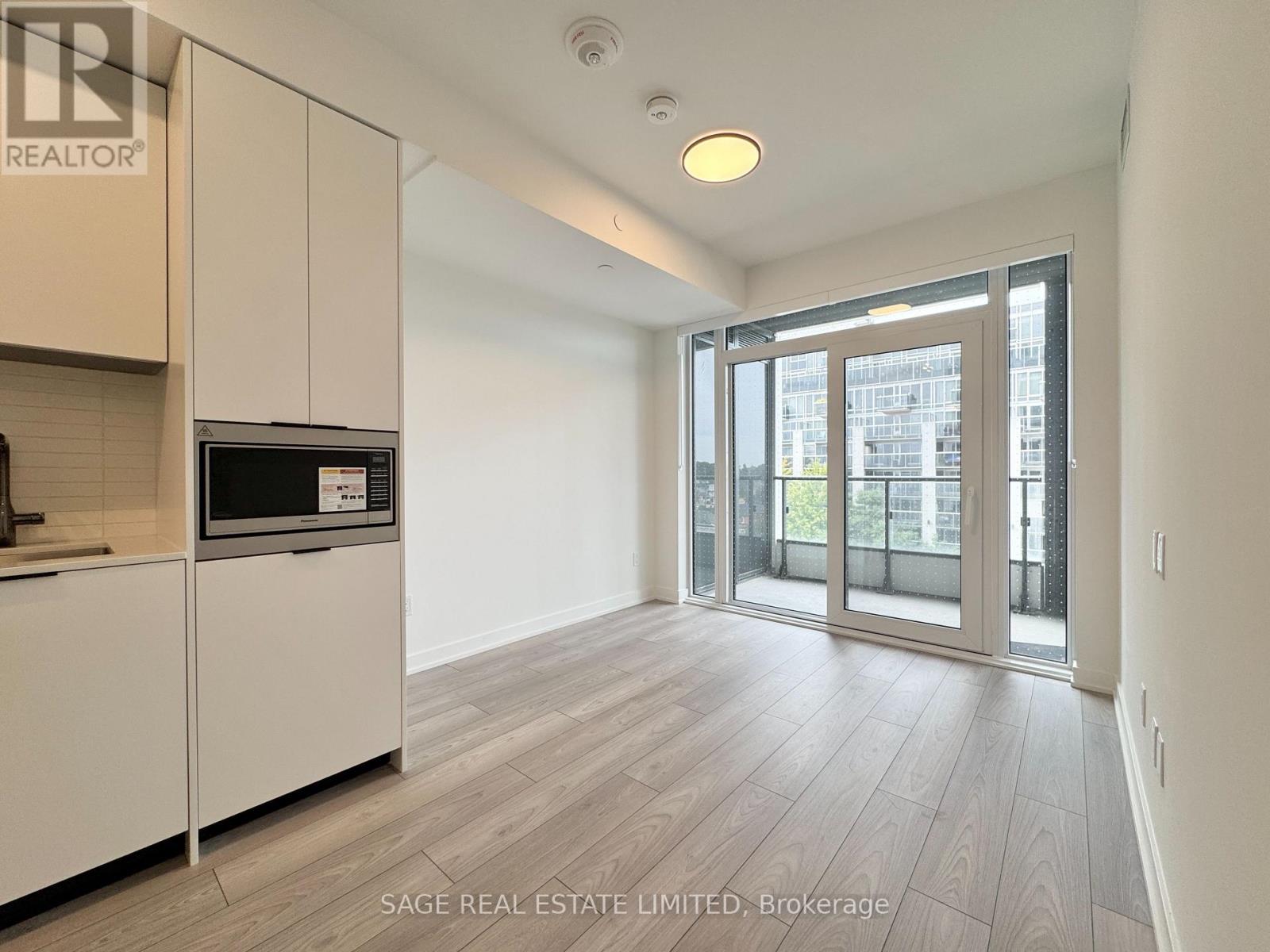 Photo of 1007 The Queensway