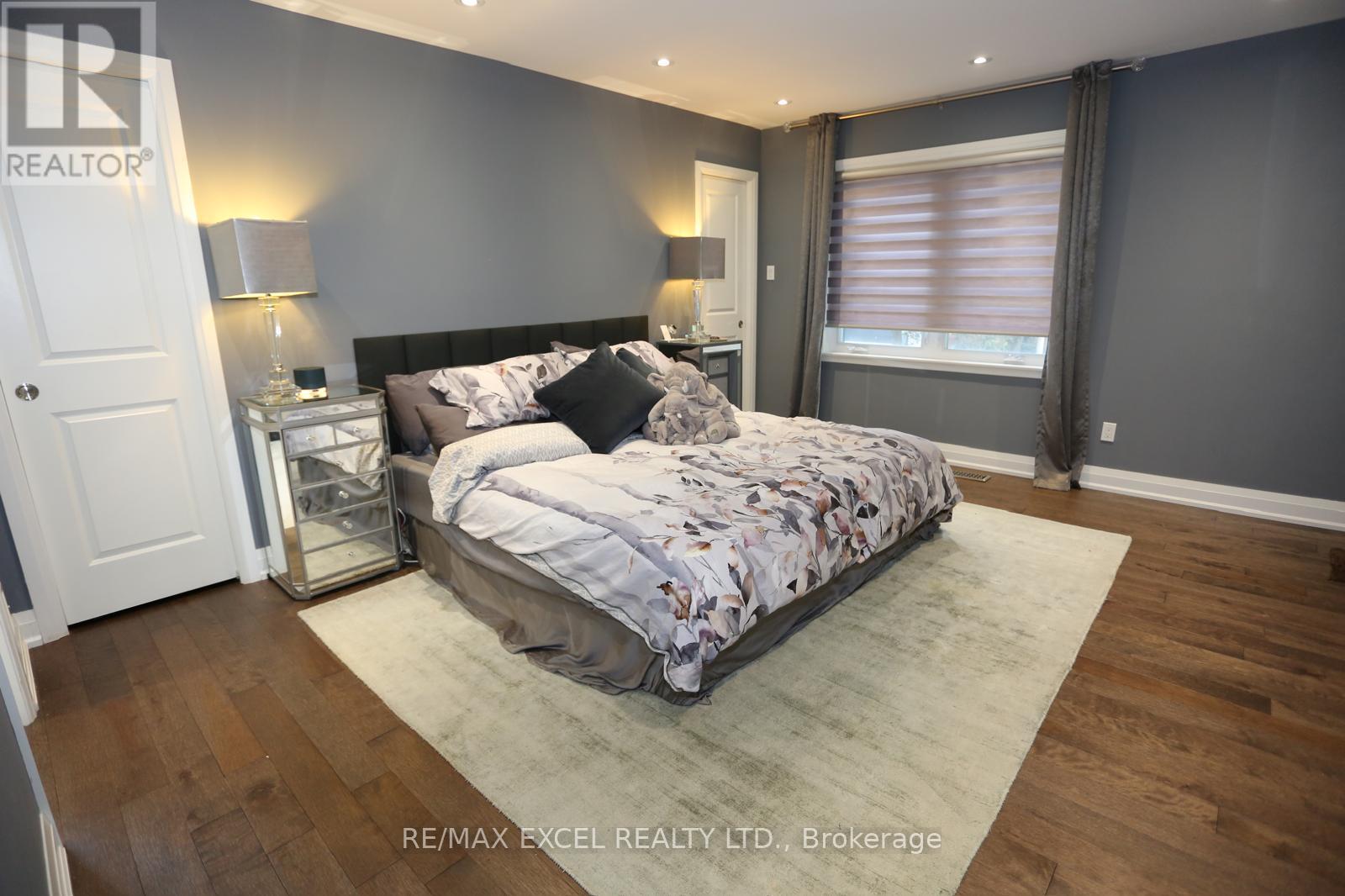 16 ALDENHAM CRESCENT - 12