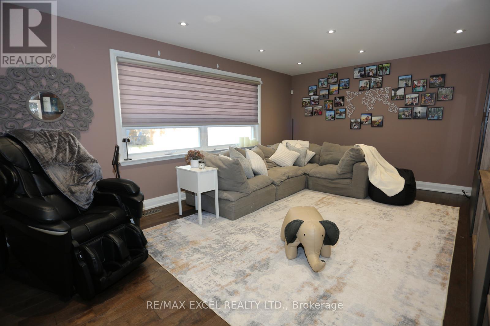 16 ALDENHAM CRESCENT - 2