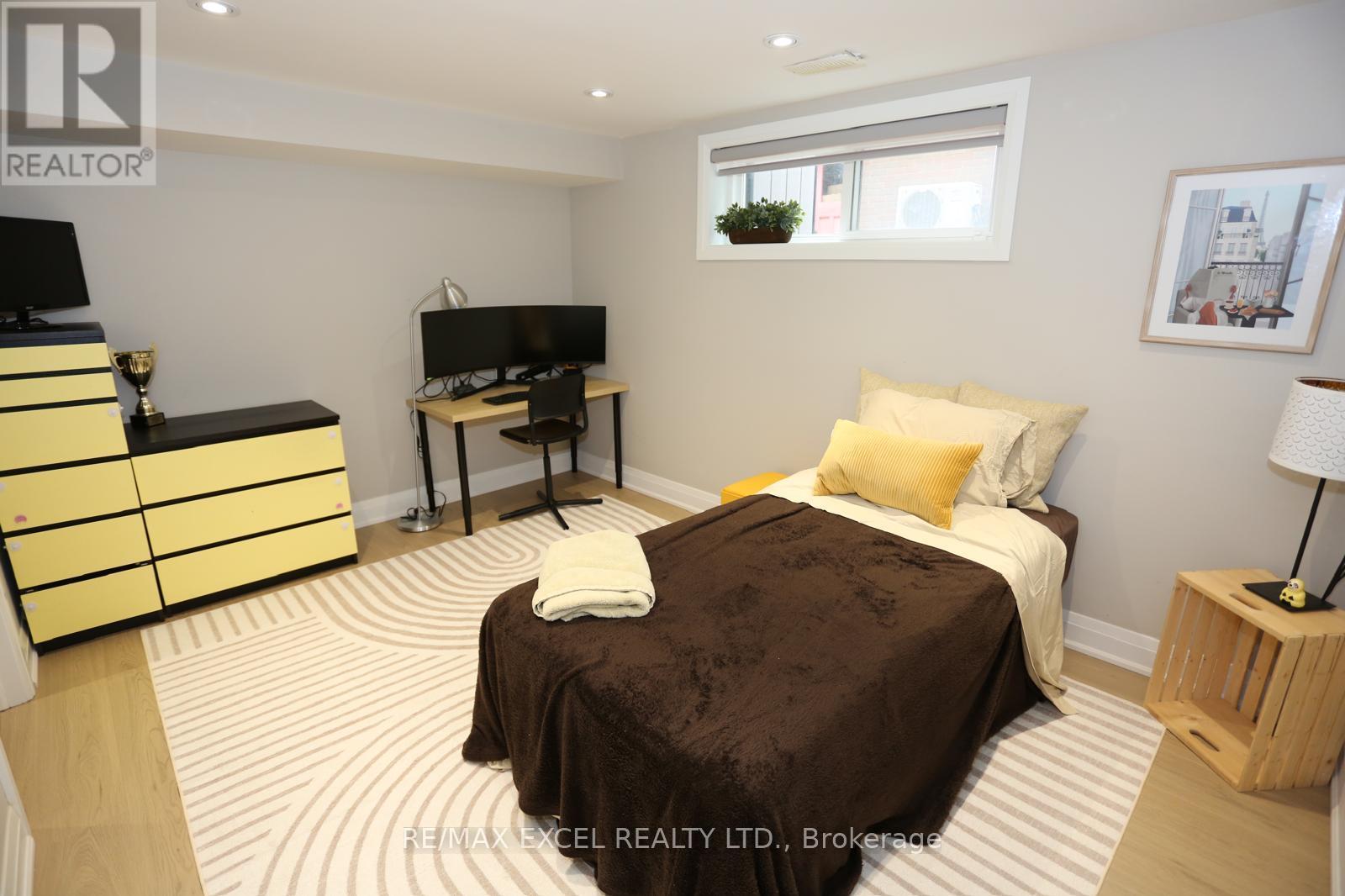 16 ALDENHAM CRESCENT - 25