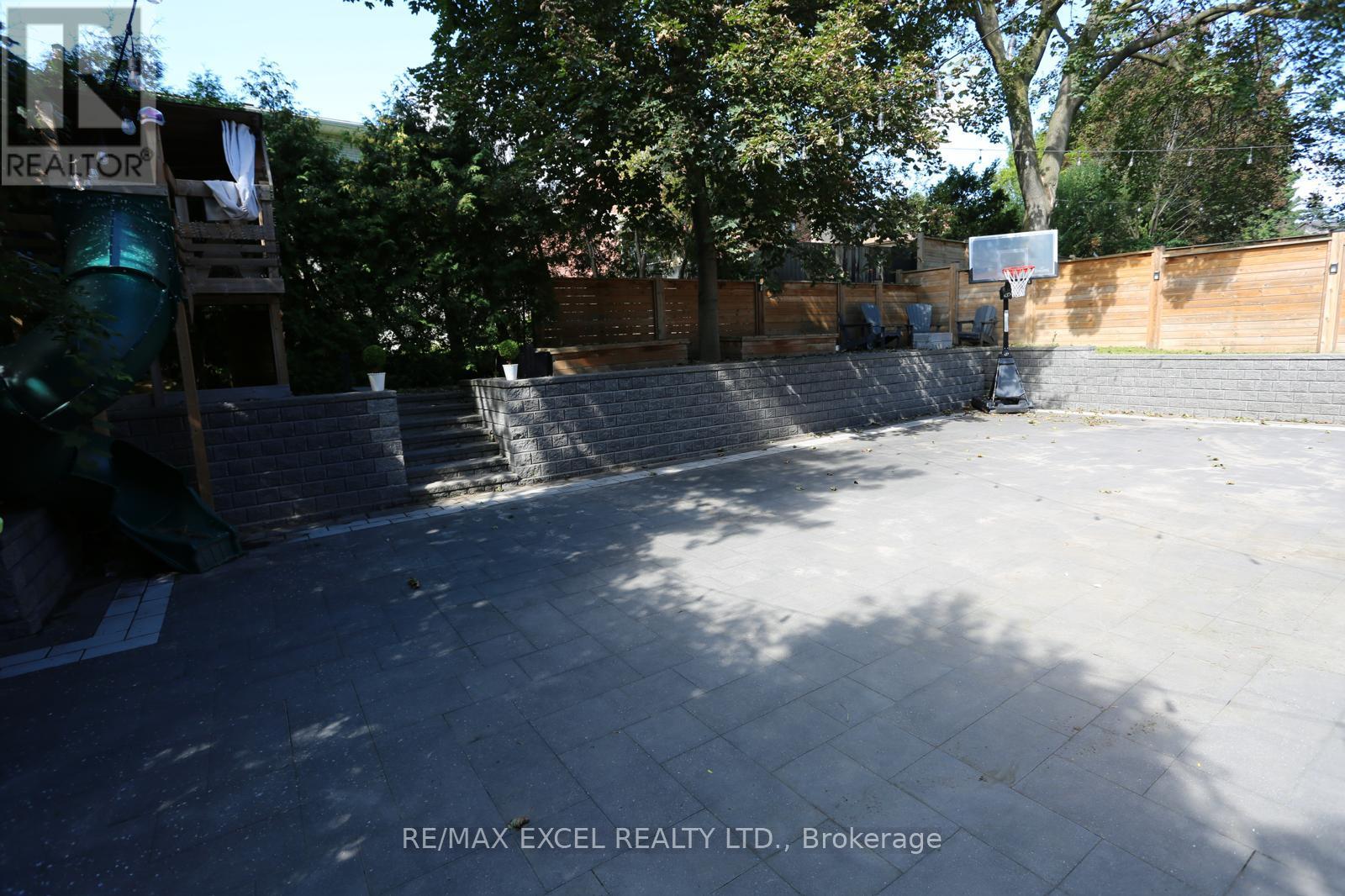 16 ALDENHAM CRESCENT - 37