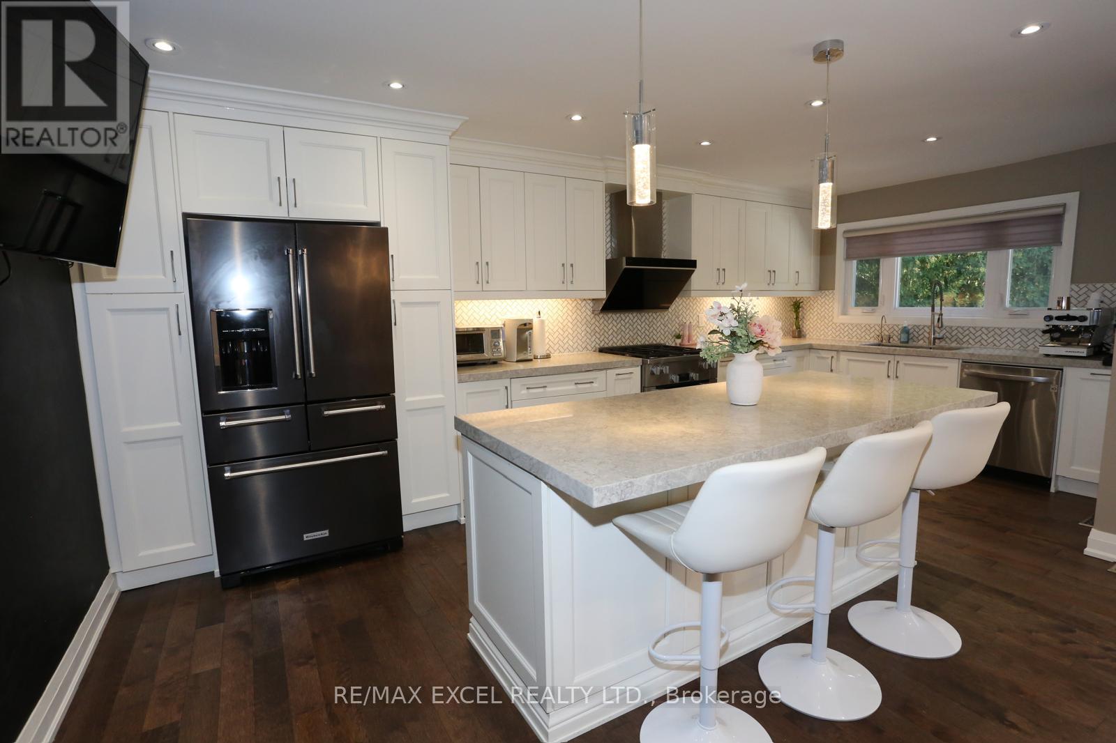 16 ALDENHAM CRESCENT - 8