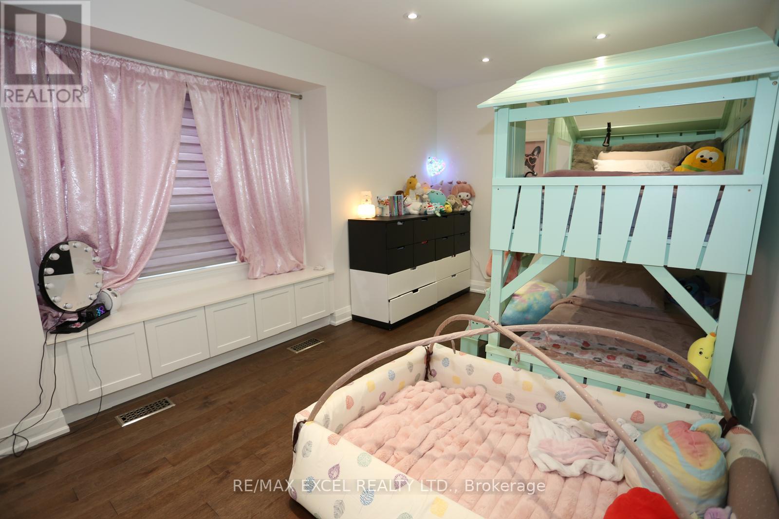 16 ALDENHAM CRESCENT - 15