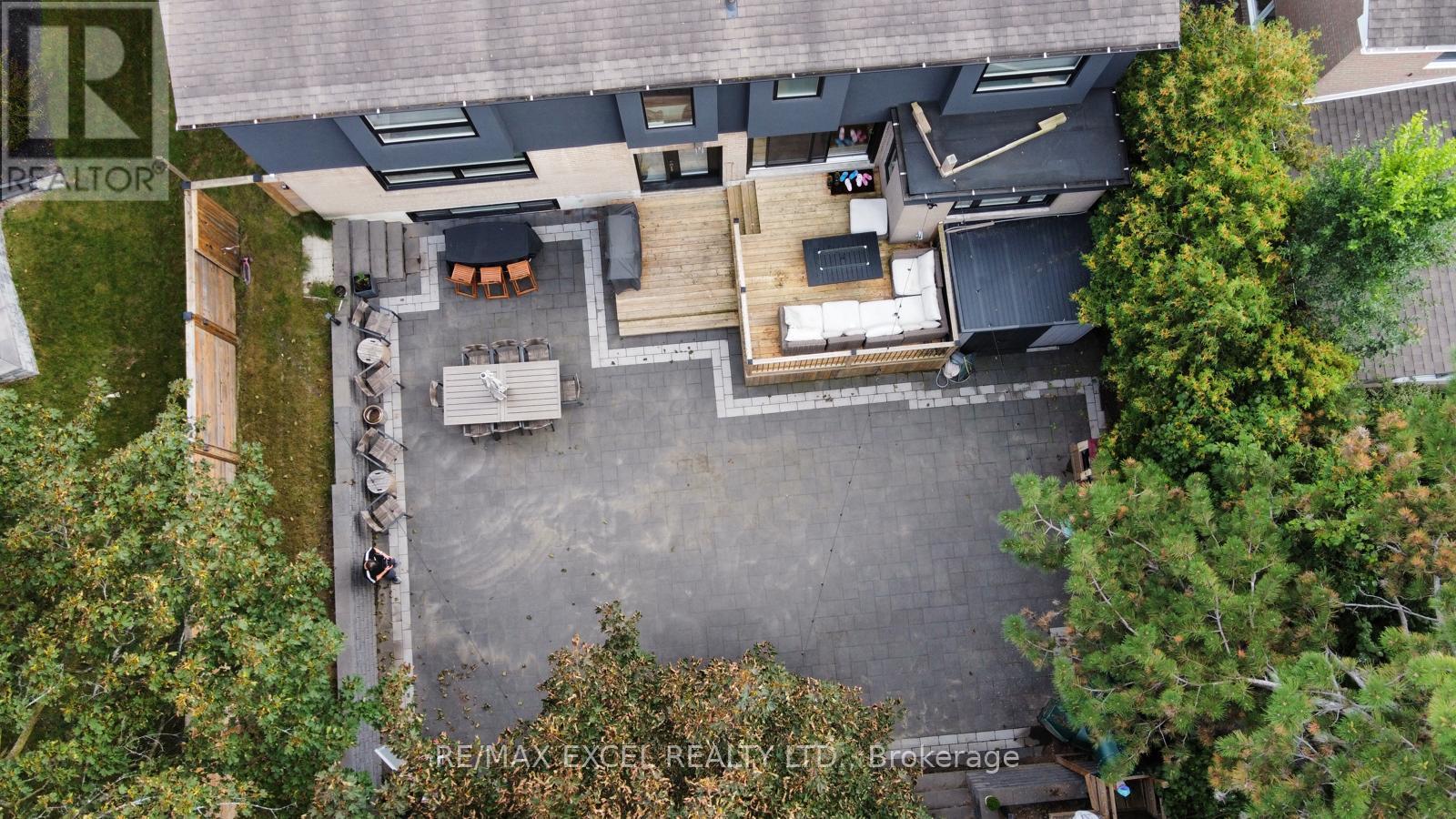 16 ALDENHAM CRESCENT - 28