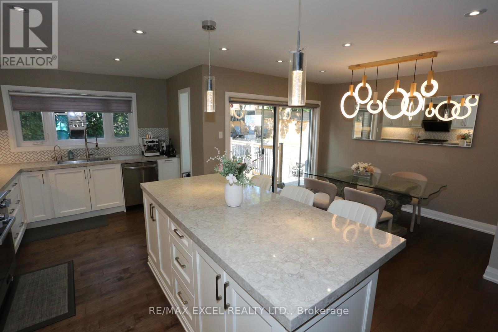 16 ALDENHAM CRESCENT - 9