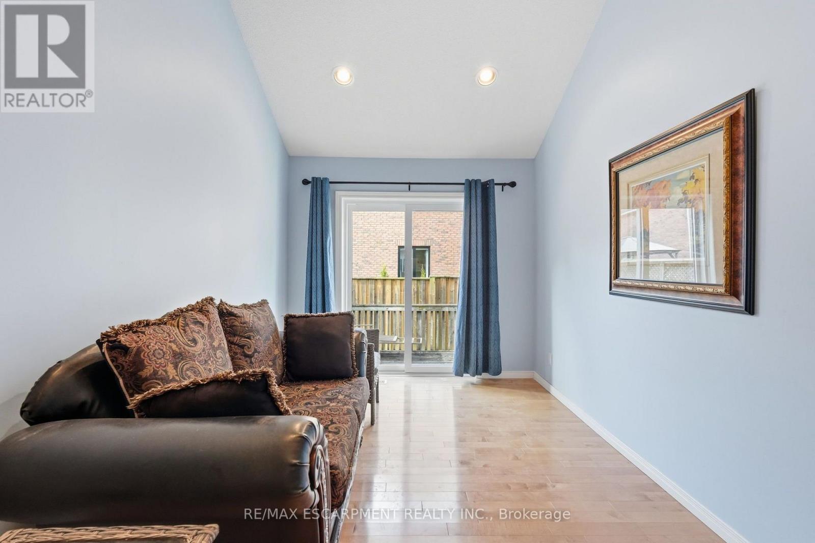 #2 222 FELLOWES CRESCENT - 13
