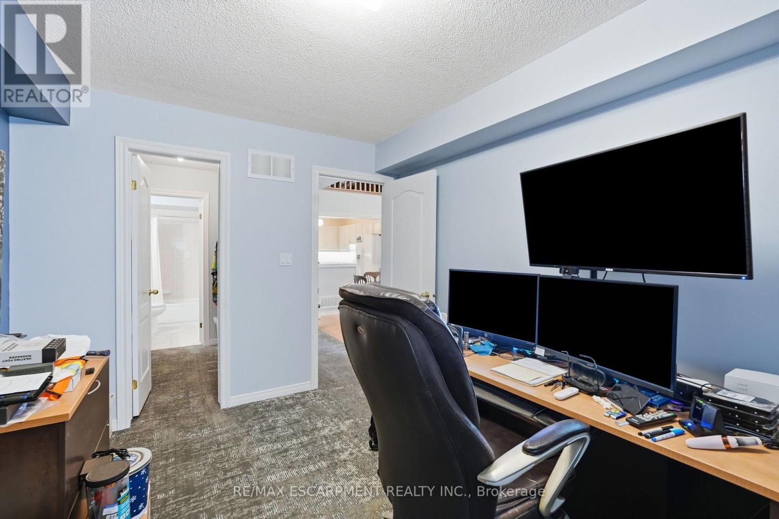 #2 222 FELLOWES CRESCENT - 18