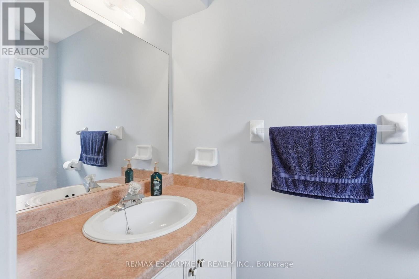 #2 222 FELLOWES CRESCENT - 5