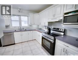 Family room - 1304 Queen Crescent, Moose Jaw, SK S6H3G4 Photo 11