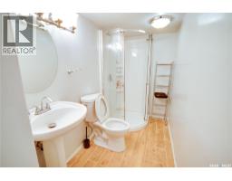 1304 Queen Crescent, Moose Jaw, SK S6H3G4 Photo 30