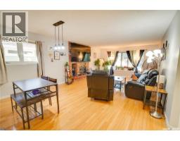 Bedroom - 1304 Queen Crescent, Moose Jaw, SK S6H3G4 Photo 9