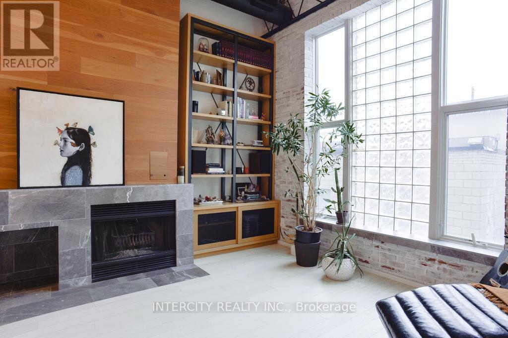 #208 676 RICHMOND STREET W - 12