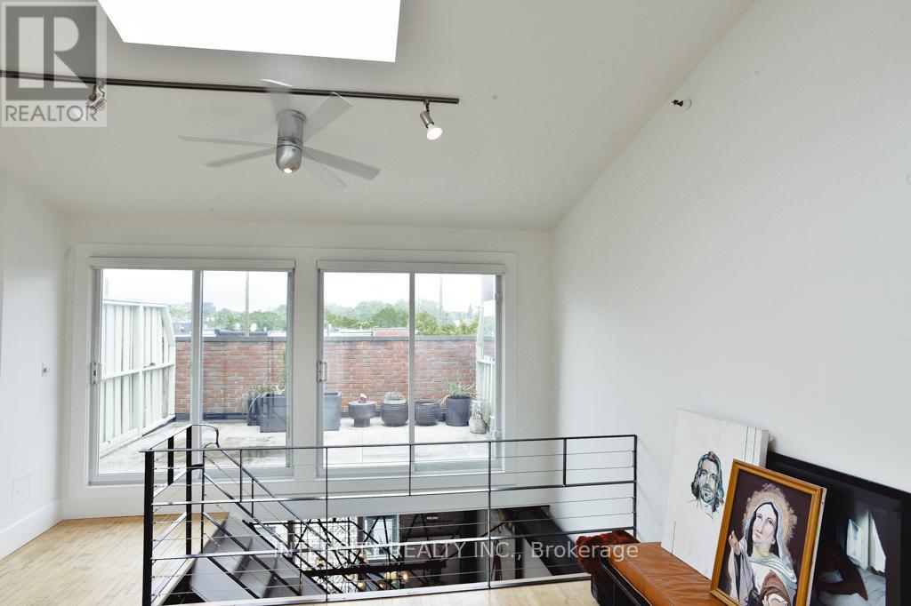 #208 676 RICHMOND STREET W - 25