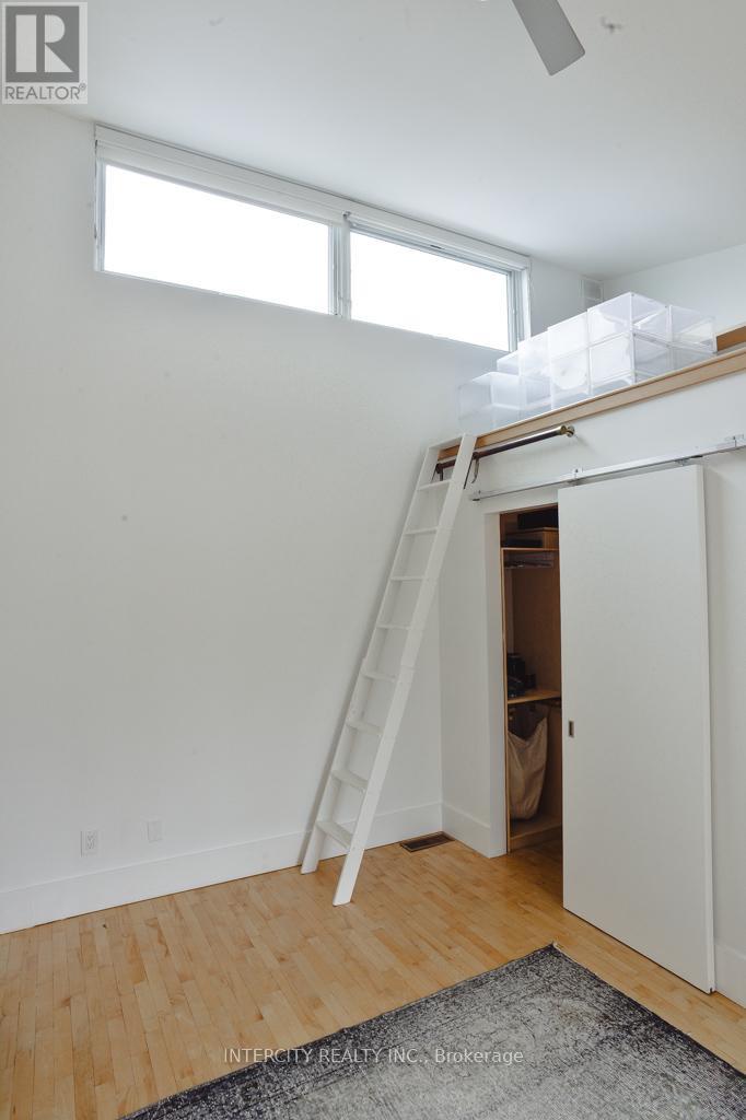 #208 676 RICHMOND STREET W - Image 32