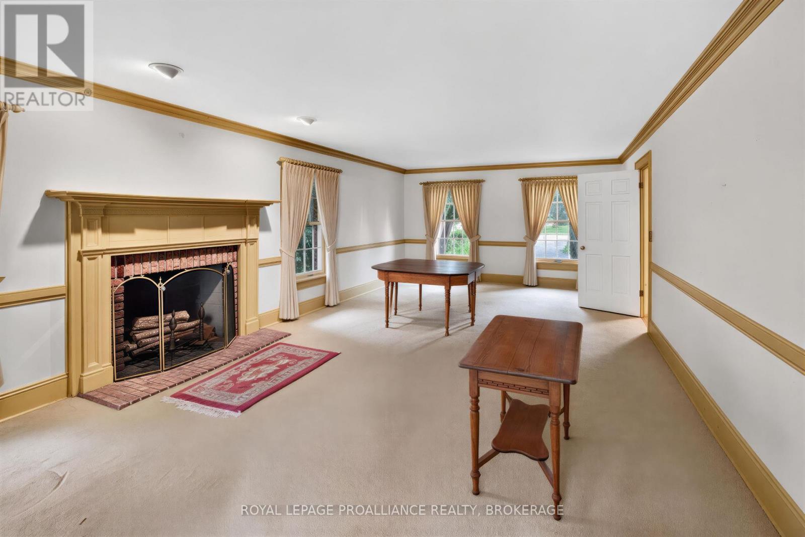 110 Lakeshore photo 5
