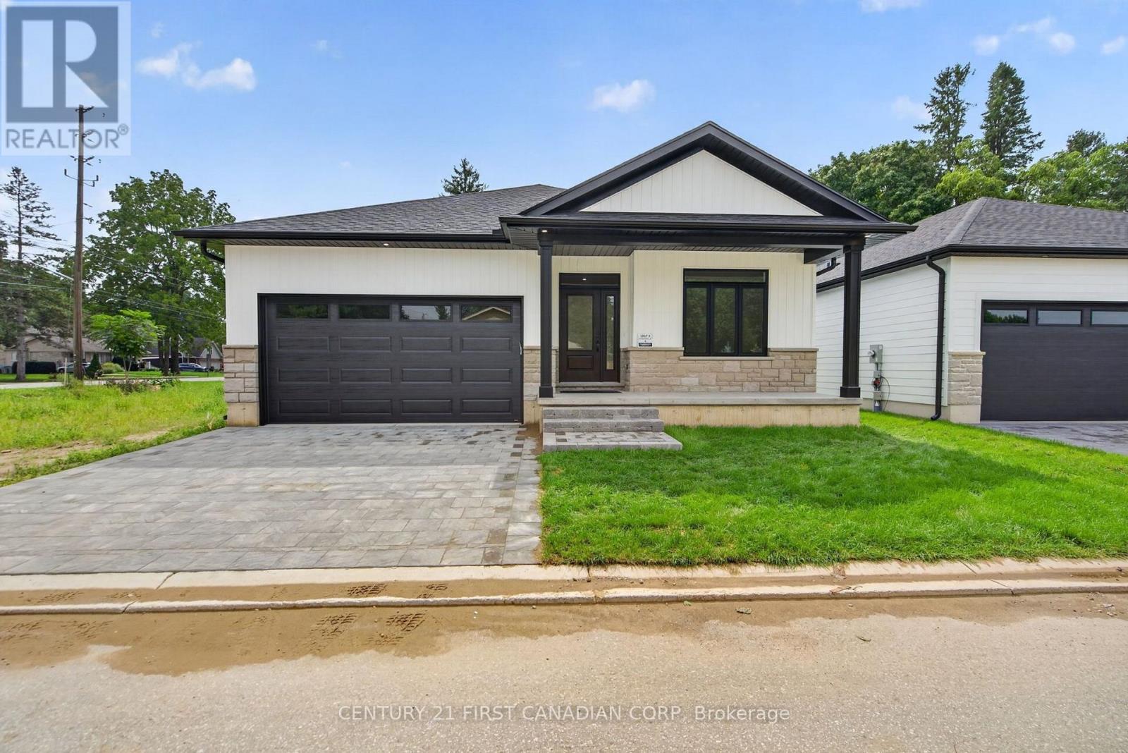 4 - 430 HEAD STREET N, Strathroy-Caradoc (NE) — photo 2