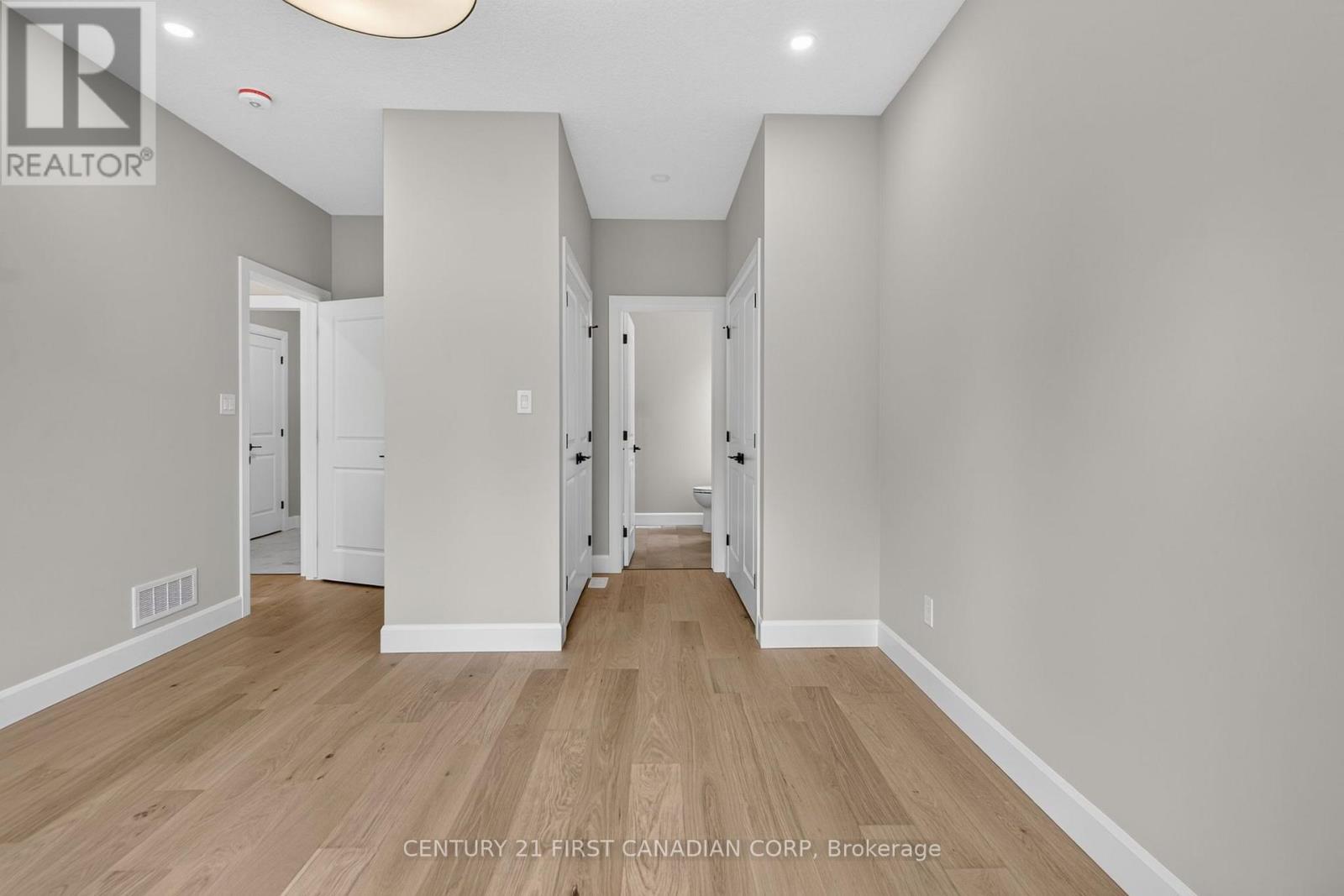 #4 430 HEAD STREET N - Image 21