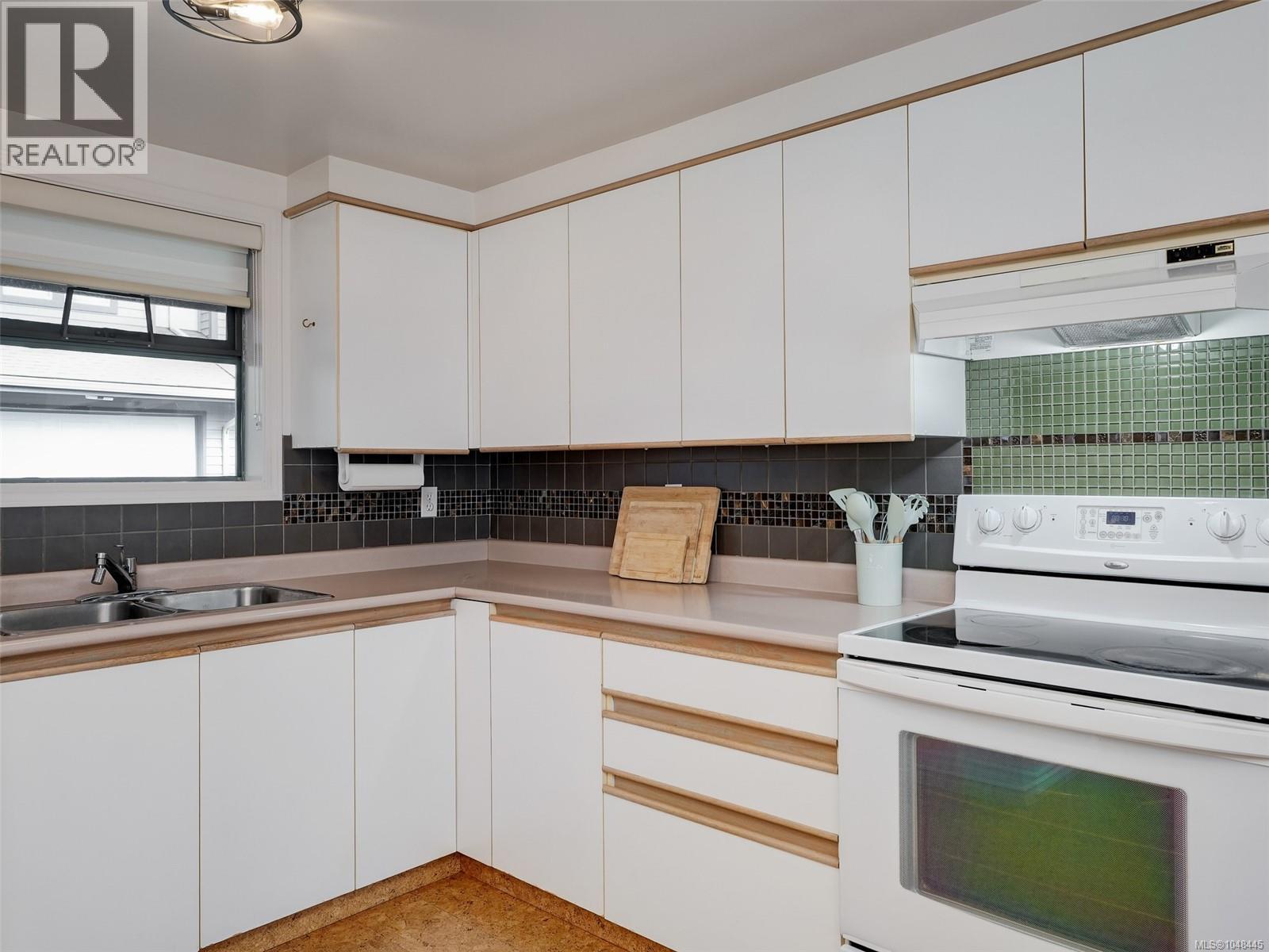 12 240 Burnside Road East, Saanich