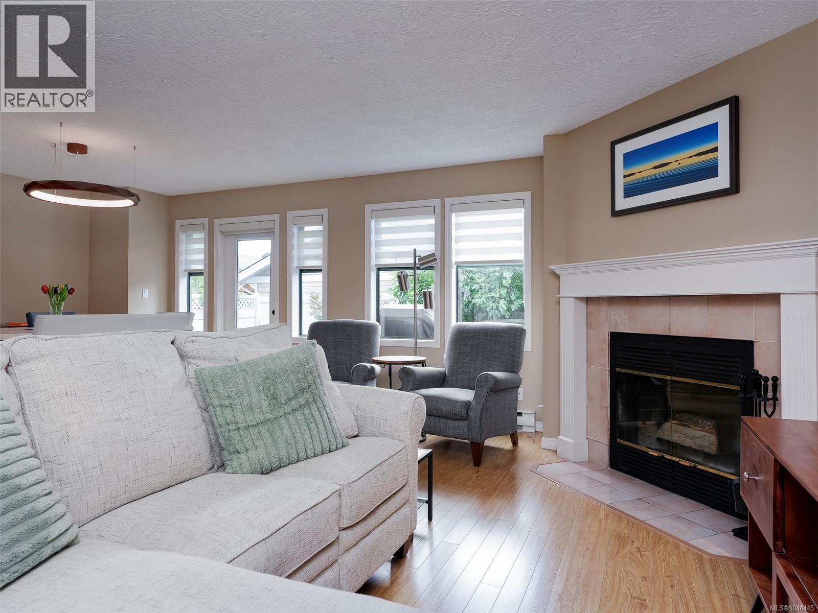 #12 240 Burnside Rd E - 2