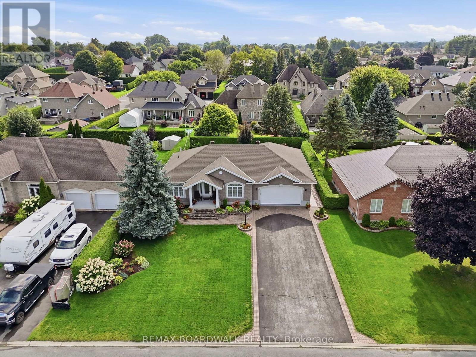 819 Laval photo 2